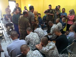 Razia Pelajar Bolos, Satpol PP Temukan Tisu Magic dan HP Isi Video Porno