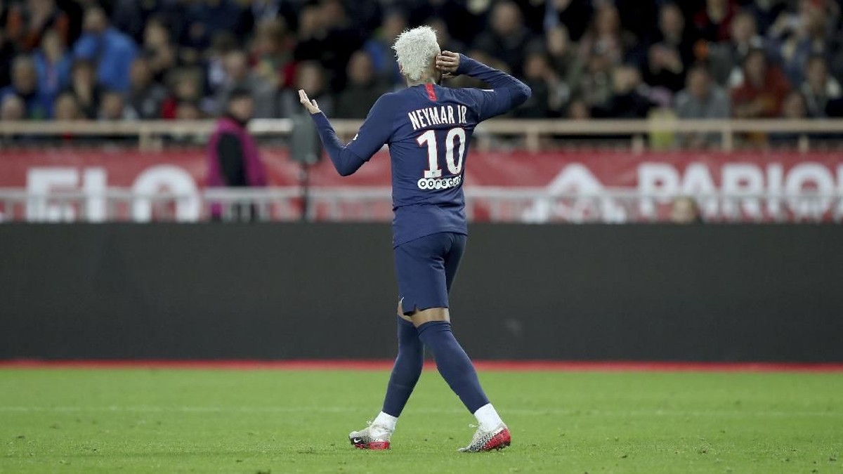 Neymar merayakan golnya ke gawang AS Monaco. Pemain Brasil itu tengah on fire bersama Paris Saint-Germain. (Foto: Daniel Cole/AP Photo)