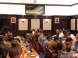 Didampingi RK, Menteri Basuki Pimpin Rakor Penanganan Banjir Jabar