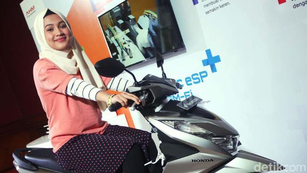 Senyum Menawan Honda Hijabers