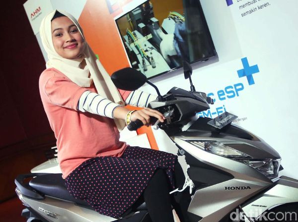 Senyum Menawan Honda Hijabers