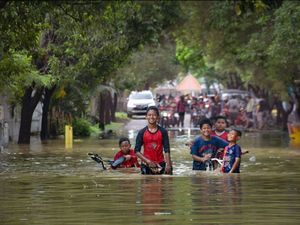 Dunia di Mata Polos Anak-anak Dunia di Mata Polos Anak-anak