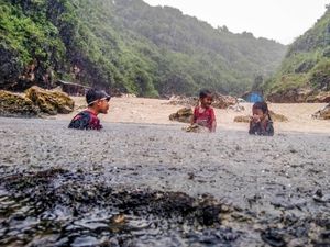 Keseruan dalam Hujan Keseruan dalam Hujan