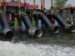 59 Rumah Pompa dan 111 Genset Siap Halau Banjir di Surabaya