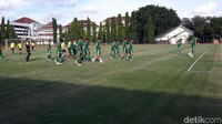 Pantauan detikcom, pemain anyar Persebaya yakni Makan Konate juga tidak tampak dalam TC tersebut. Kendati demikian pemain anyar lainnya yakni, Nasir tampak sudah mengikuti TC tersebut.