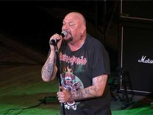 Mantan Vokalis Iron Maiden Umumkan Pensiun Mantan Vokalis Iron Maiden Umumkan Pensiun