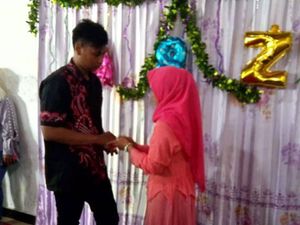 Masih Pakai Batu Petir, Begini Cara Pengobatan Dukun Cilik Ponari Masih Pakai Batu Petir, Begini Cara Pengobatan Dukun Cilik Ponari