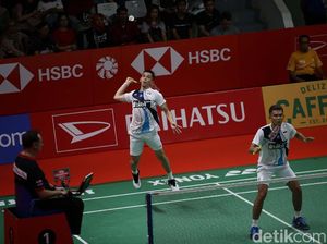 Pukulan Smash Dilakukan Pada Saat Bola? Ini Penjelasannya di Setiap Permainan