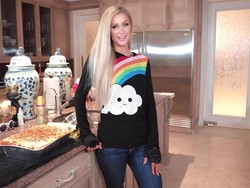 Cooking with Paris, Acara Masak Paris Hilton yang Hits di YouTube