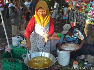 Berkat Keraton Agung Sejagat, Para Pedagang Senyum Semringah
