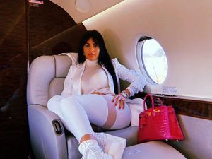 Foto: Gaya Pacar Cristiano Ronaldo di Jet Pribadinya