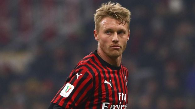 MILAN, ITALY - JANUARY 15:  Simon Kjaer of AC Milan looks on during the Coppa Italia match between AC Milan and SPAL at Stadio Giuseppe Meazza on January 15, 2020 in Milan, Italy.  (Photo by Marco Luzzani/Getty Images)