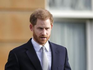 Pangeran Harry Sedih Tak Punya Jalan Lain Selain Cabut dari Kerajaan Pangeran Harry Sedih Tak Punya Jalan Lain Selain Cabut dari Kerajaan