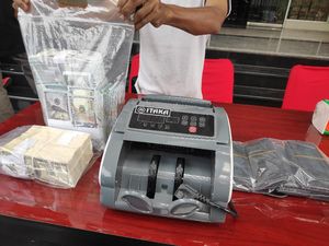 Polisi Tangkap Pembuat Dolar AS Palsu yang Beroperasi di Apartemen Jaksel