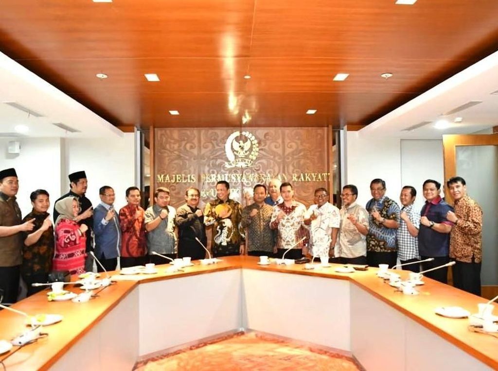 Ketua MPR Ajak Anggota DPRD Tanamkan Nilai Pancasila ke Generasi Muda Ketua MPR Ajak Anggota DPRD Tanamkan Nilai Pancasila ke Generasi Muda