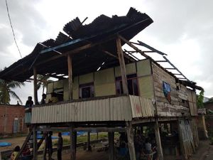 Diterjang Puting Beliung, 5 Rumah Warga di Polewali Mandar Rusak