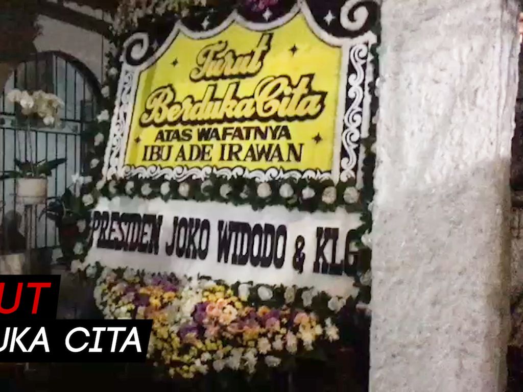 Karangan Bunga Jokowi hingga Ahok Hiasi Rumah Duka Ade Irawan Karangan Bunga Jokowi hingga Ahok Hiasi Rumah Duka Ade Irawan
