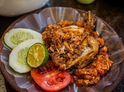 Paling Ngangenin di BINUS, Ini 5 Ayam Geprek dan Penyet yang Enak Murah