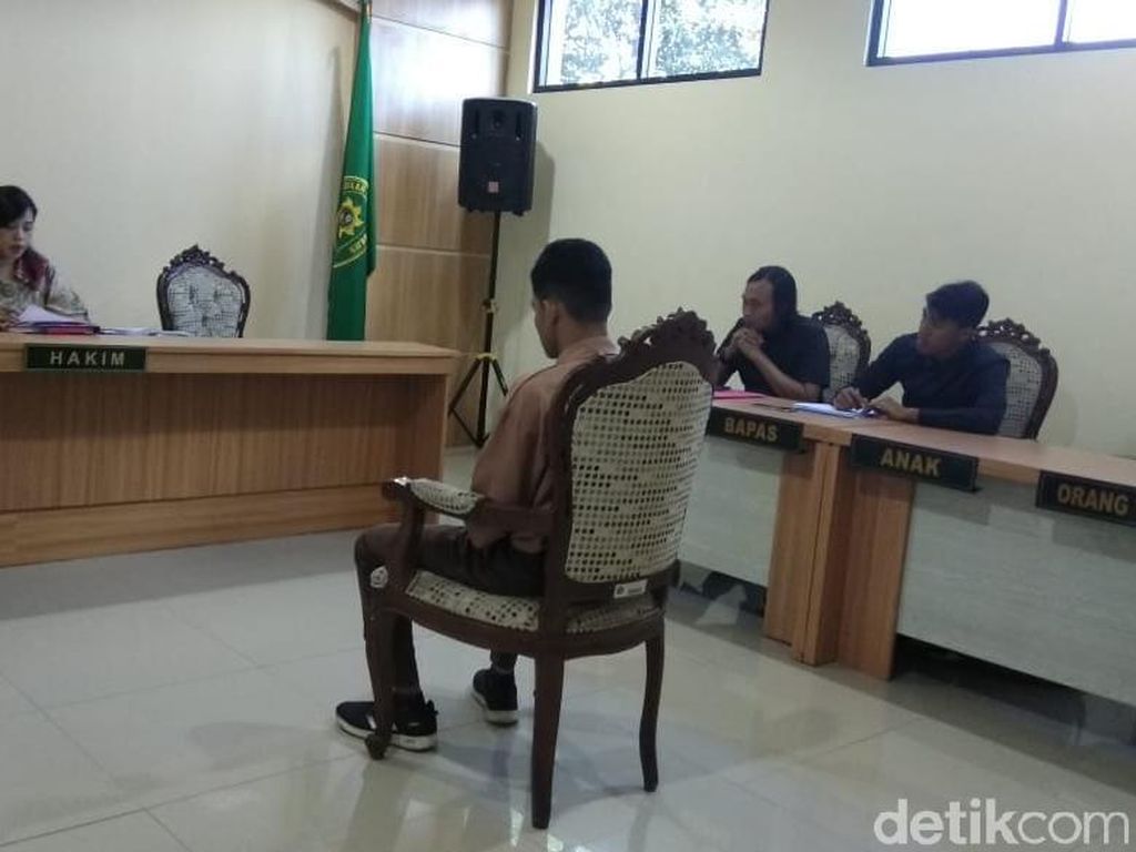 Yang Membela Diri Harus Berhadapan dengan Hukum Yang Membela Diri Harus Berhadapan dengan Hukum