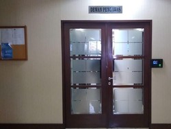 Segel di Ruang Dewan Pengawas TVRI Dilepas