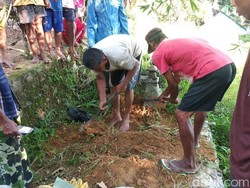 Kendil yang Disebut Berisi Janin Bayi Ratu Dimakamkan ke TPU Sleman
