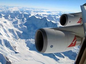 Tamasya Antartika dari Atas Pesawat Dibuka Kembali