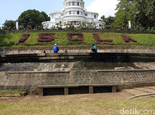 Ini Taman Isola UPI yang Dijadikan Tempat Upacara Sunda Empire