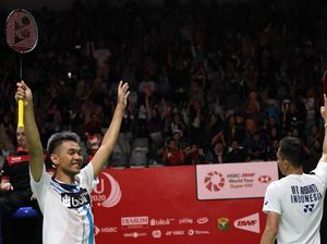 Tak Ada Acara Khusus, Fajar Alfian cuma Foto Bareng Rayakan Lebaran 2020 Tak Ada Acara Khusus, Fajar Alfian cuma Foto Bareng Rayakan Lebaran 2020