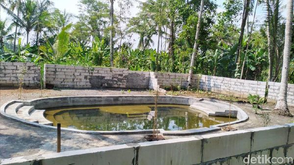 Penampakan Sendang Kamulyan di Keraton Agung Sejagat