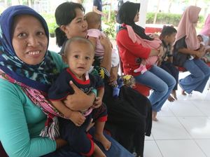Peduli Sanitasi dan Bantu Peralatan Sekolah untuk Korban Banjir Peduli Sanitasi dan Bantu Peralatan Sekolah untuk Korban Banjir