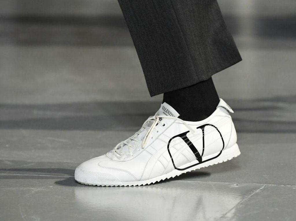 Rilis Sneakers Baru, Onitsuka Tiger Gandeng Rumah Mode Valentino Rilis Sneakers Baru, Onitsuka Tiger Gandeng Rumah Mode Valentino