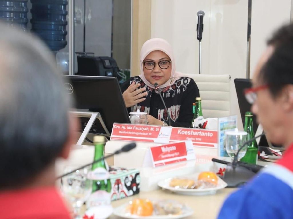 Menaker Ingatkan Perusahaan Pentingnya Keselamatan Kerja Menaker Ingatkan Perusahaan Pentingnya Keselamatan Kerja