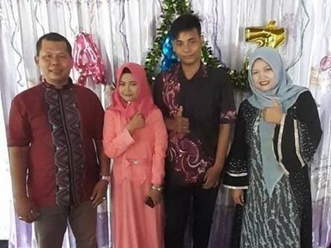 Foto-foto Bahagia Ponari Mantan Dukun Cilik Lamar Kekasihnya