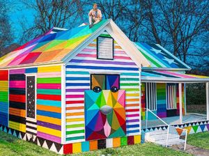 Seniman Sulap Rumah Kumuh Jadi Kedutaan Pelangi