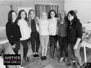 Gaya Perdana Harry dan Meghan Markle Setelah Mundur dari Kerajaan