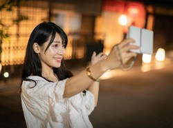 Ganti Warna Mata Pakai Filter TikTok Bisa Bikin Buta? Ini Kata Dokter