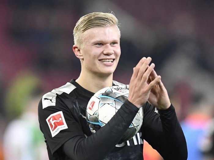Dortmund's Norwegian forward Erling Braut Haaland smiles after his team's 5-3 victory at the end of the German first division Bundesliga football match Augsburg v Borussia Dortmund in Augsburg, on January 18, 2020. (Photo by THOMAS KIENZLE / AFP) / DFL REGULATIONS PROHIBIT ANY USE OF PHOTOGRAPHS AS IMAGE SEQUENCES AND/OR QUASI-VIDEO