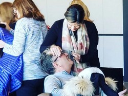 Penumpang Pesawat Ini Tampilkan Kasih Sayang atau Kejorokan?