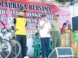 Pererat Silaturahmi, Polisi Tuban Olah Raga Bareng dengan Warga Tuban