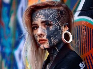 Penampilan Wanita yang Tutupi 90% Kulit Tubuhnya dengan Tato Penampilan Wanita yang Tutupi 90% Kulit Tubuhnya dengan Tato
