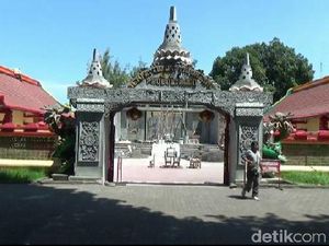 Meski Pernah Terbakar, Klenteng Tri Dharma Sumbernaga Tetap Bersolek