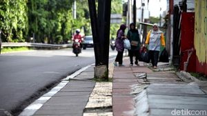 Lagi-lagi Guiding Block Nabrak Tiang