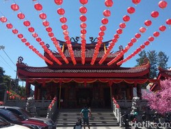 Sambut Imlek, Rupang di Kelenteng Magelang Dibersihkan