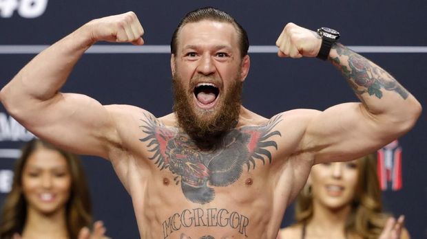 LAS VEGAS, NEVADA - JANUARY 17: Welterweight fighter Conor McGregor poses on the scale during a ceremonial weigh-in for UFC 246 at Park Theater at Park MGM on January 17, 2020 in Las Vegas, Nevada. McGregor will face Donald Cerrone at UFC 246 on January 18 in Las Vegas. Steve Marcus/Getty Images/AFP