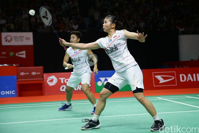 Yes! Greysia/Apriyani Lolos ke Final Greysia Polii/Apriyani Rahayu melaju ke final Daihatsu Indonesia Masters 2020. Mereka lolos usai menyingkirkan Kim So Yeong/Kong Hee Yong (Korea Selatan).