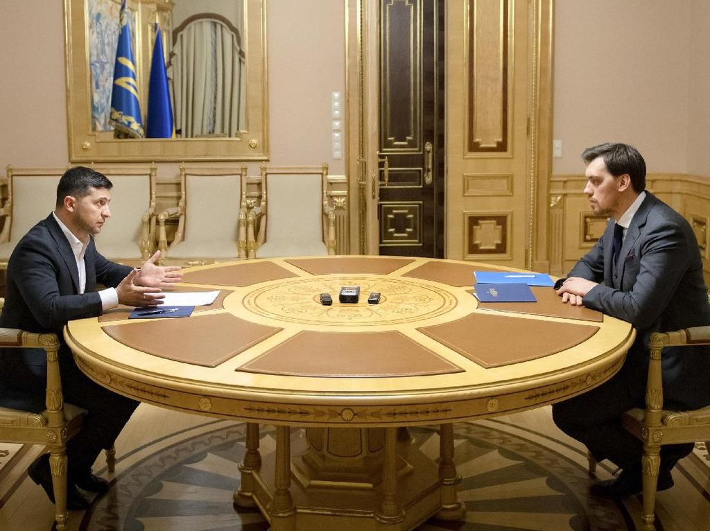 Zelensky Tolak Pengunduran Diri PM Ukraina, Ingin Beri Kesempatan Kedua Zelensky Tolak Pengunduran Diri PM Ukraina, Ingin Beri Kesempatan Kedua