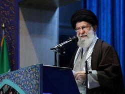 Pemimpin Tertinggi Iran Ejek Pilpres AS: Benar-benar Tontonan!