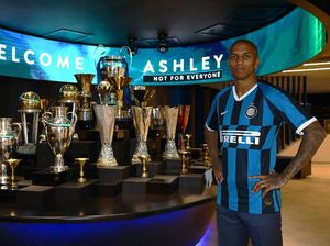 Sesumbar Ashley Young: Inter Sabet Satu Trofi Musim Ini