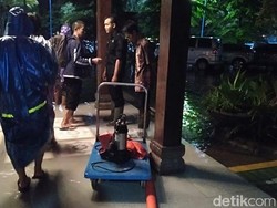 Hujan Dua Jam Menggenangi Ruangan-ruangan di RSUD Sidoarjo