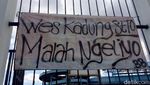 Penampakan Kantor PSS yang Dihiasi Aneka Spanduk Protes